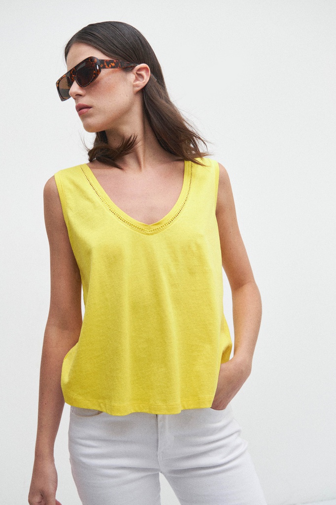 L138GTS2 MUSCULOSA CON VAINILLA EN ESCOTE