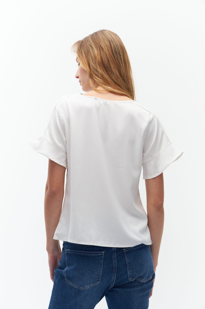 L146GBH3 BLUSA ESCOTE BASE CON VOLADO EN PUÑOS