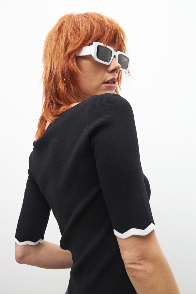 L155GKS11 SWEATER ESCOTE BOTE CON VIVO EN CONTRASTE