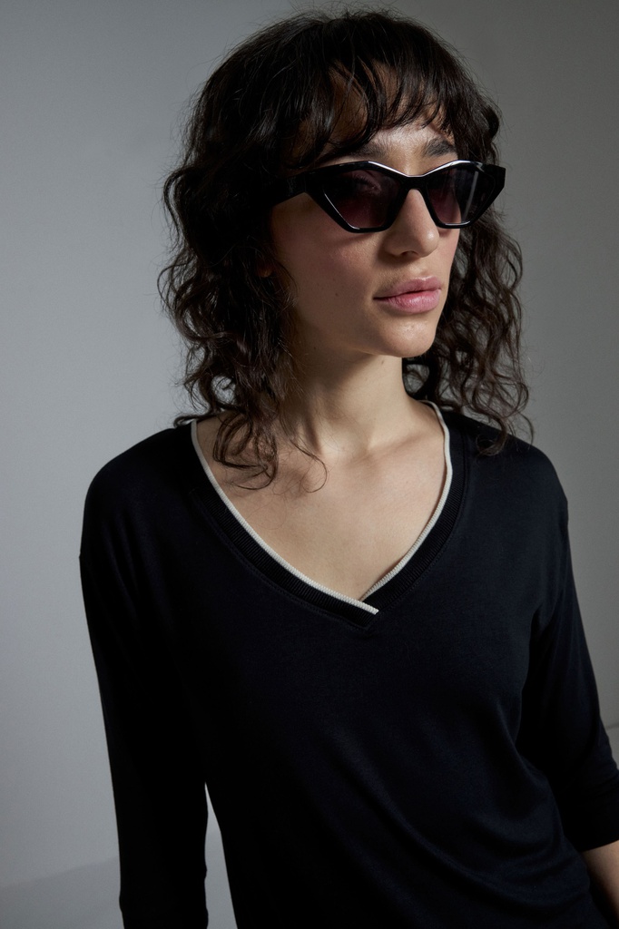 L156GTT1 REMERA ESCOTE EN V