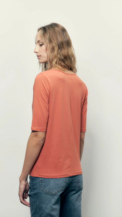 L150GTH10 REMERA ESCOTE BASE CON OJALILLOS