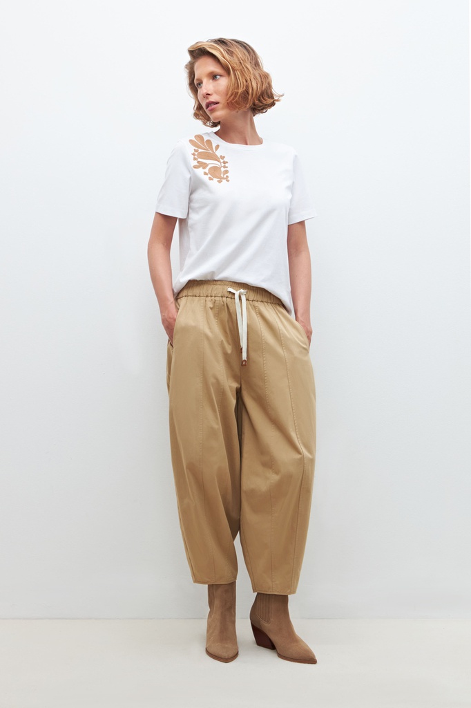 L160GTH5 REMERA CON BORDADO