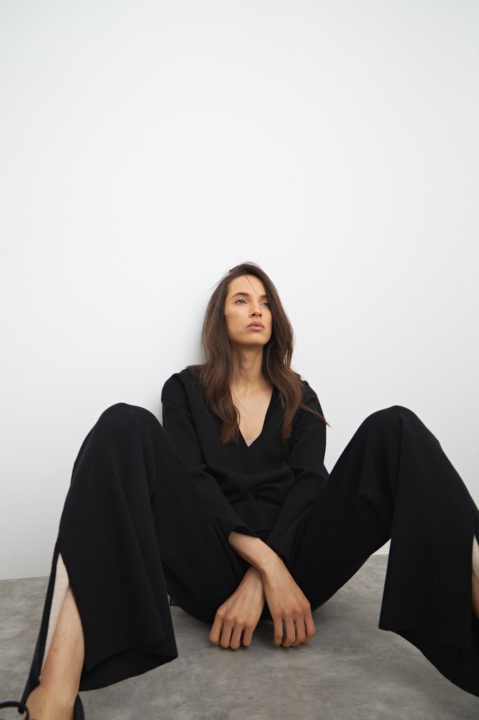 L142GRP3 PANTALON TEJIDO CON TAJO Y VIVO EN CONTRASTE