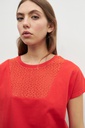 L158GTH3 REMERA CON CALADOS BORDADOS