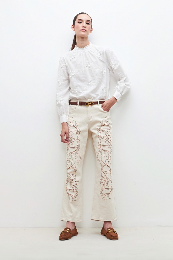 L160GBL5 BLUSA ROMANTICA CON BORDADOS