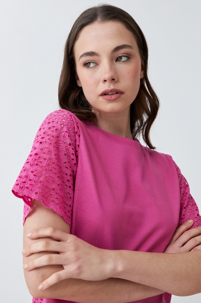 L167GTH3 REMERA CON BRODERIE