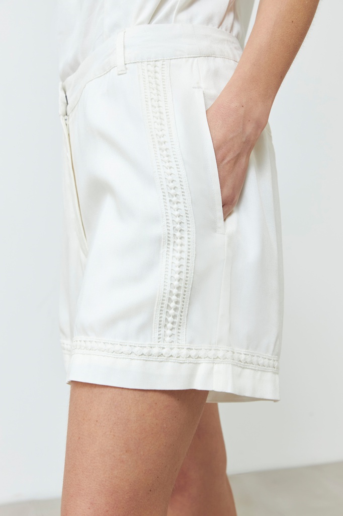 L168GPH5 SHORT CON DETALLE LATERAL