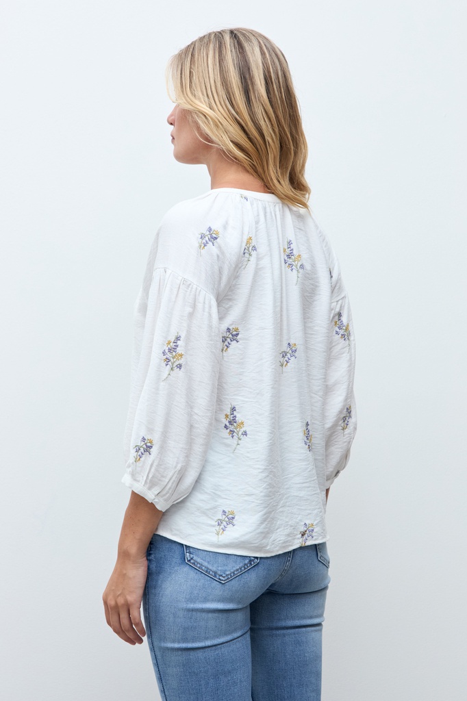 L172GBT2 BLUSA CON FLORES BORDADAS