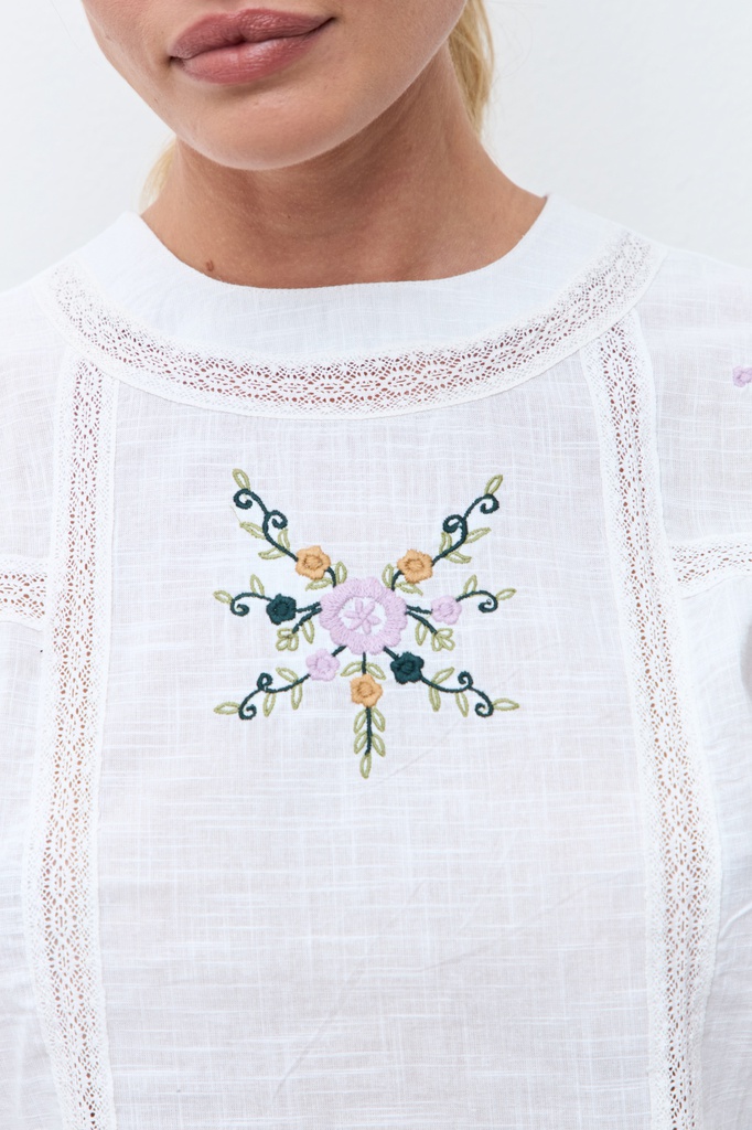 L172GBL4 BLUSA BORDADA