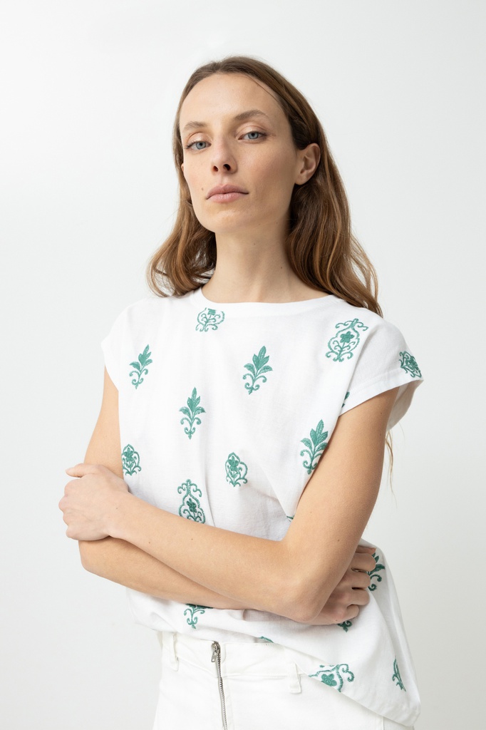 L168GBH6 BLUSA FRENTE BORDADO