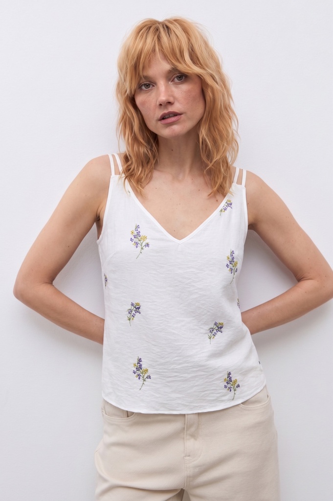 L172GBS2 TOP CON FLORES BORDADAS