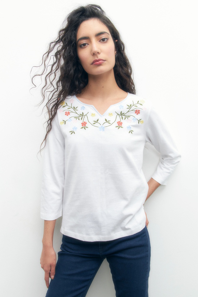 L153GTL1 REMERA CON BORDADO FLORAL