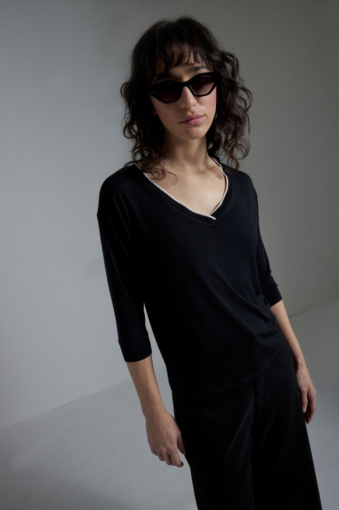 L156GTT1 REMERA ESCOTE EN V